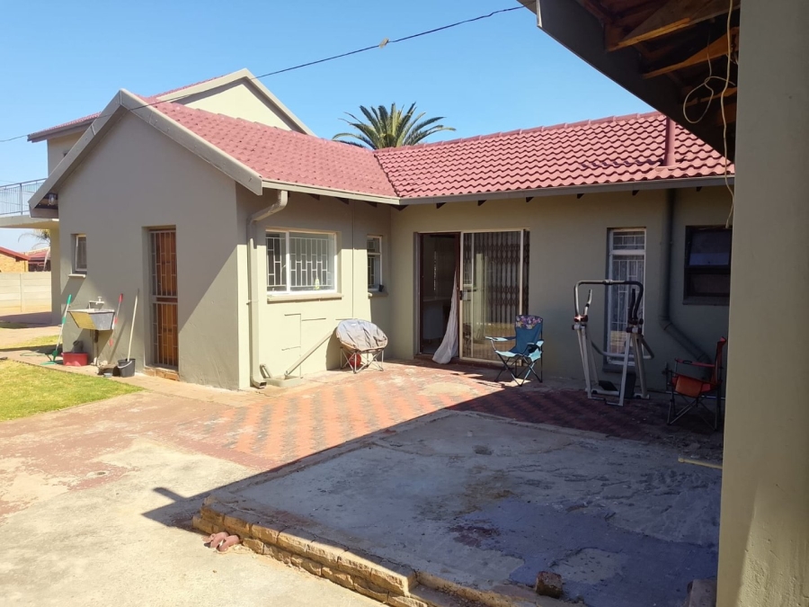 4 Bedroom Property for Sale in Flamwood North West
